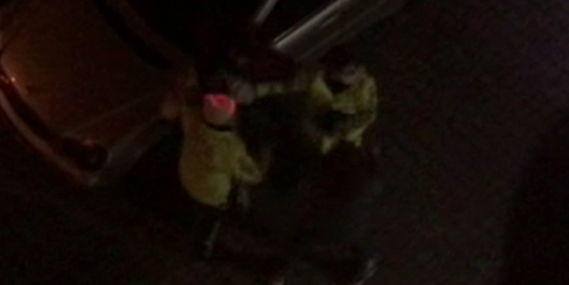 Polise yakalanan kadın ortalığı birbirine kattı