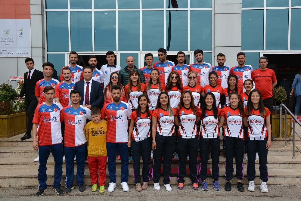 Polisgücü Kadın ve Erkek Hokeyciler Süper Lig Kupası’nda son virajda 