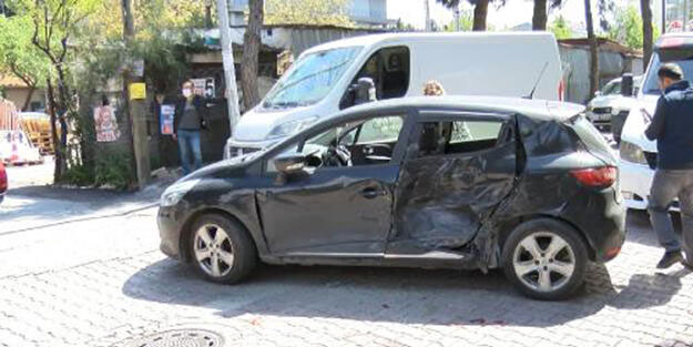 Polisi gören torbacı araçlara çarparak kaçtı