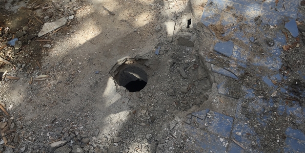 Polisi harekete geçiren olay! Delikten bakan ev sahibi şoka uğradı