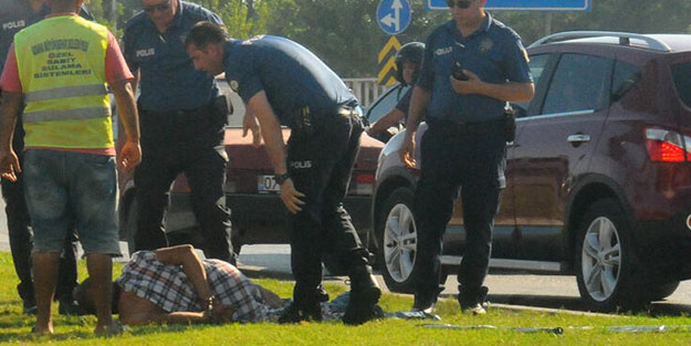 Polisi karşısında gören dilenciden ilginç hareketler