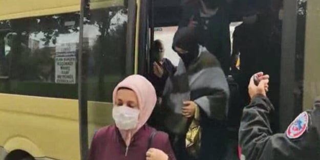 Polisi sonunda çıldırttılar! Sultangazi'de bir minibüste 16'dan fazla yolcu çıktı