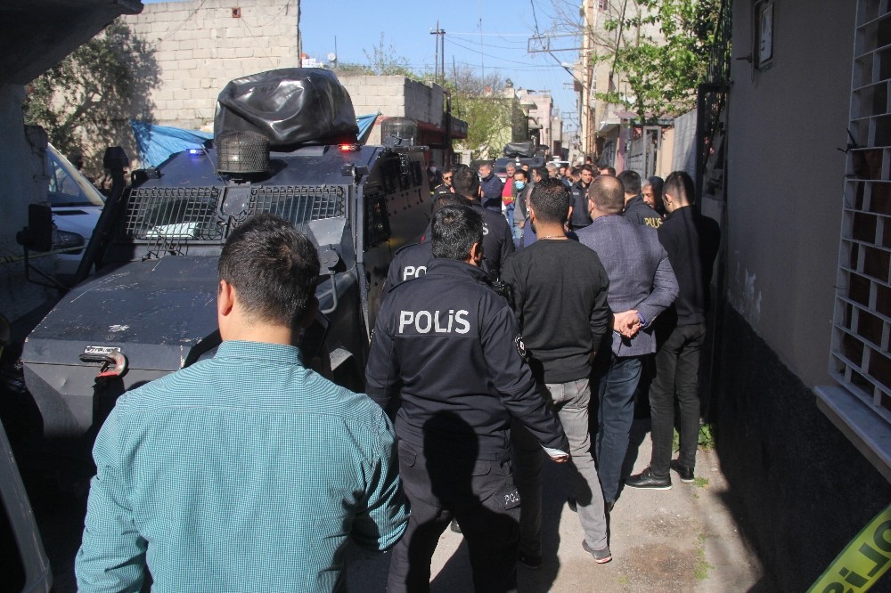 Polisi yaralayan şahıs vurularak etkisiz hale getirildi 