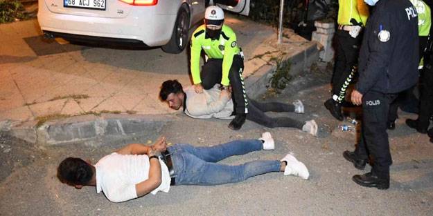 Polisin de işi zor! Sarhoşlarla ilginç muhabbet