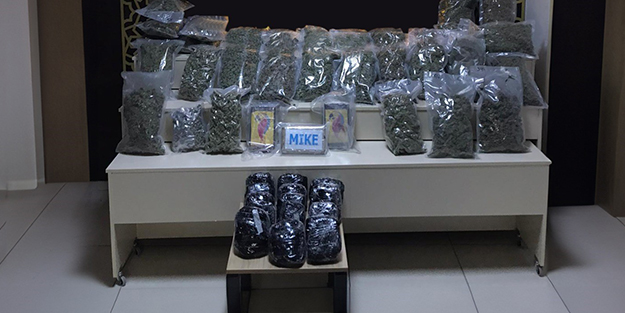 Polisin dikkatinden kaçmadı! Tırın yakıt deposuna saklamışlar