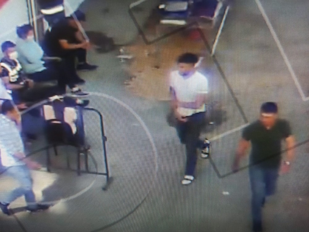 Polisin ’Dur’ ihtarına uymayan zanlı kaçarken polislere ateş açtı 