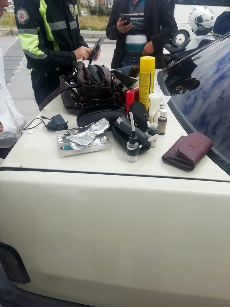 Polisin ‘dur’ ihtarına uymayarak kaçan araçtan uyuşturucu çıktı 