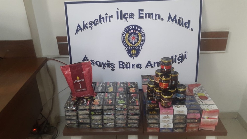 Polisin durdurduğu otomobilde 20 kilo kaçak nargile tütüne ele geçirildi 