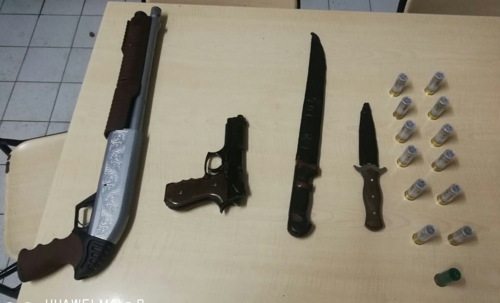Polisin durdurduğu şüpheli araçtan tüfek ve kesici aletler çıktı 