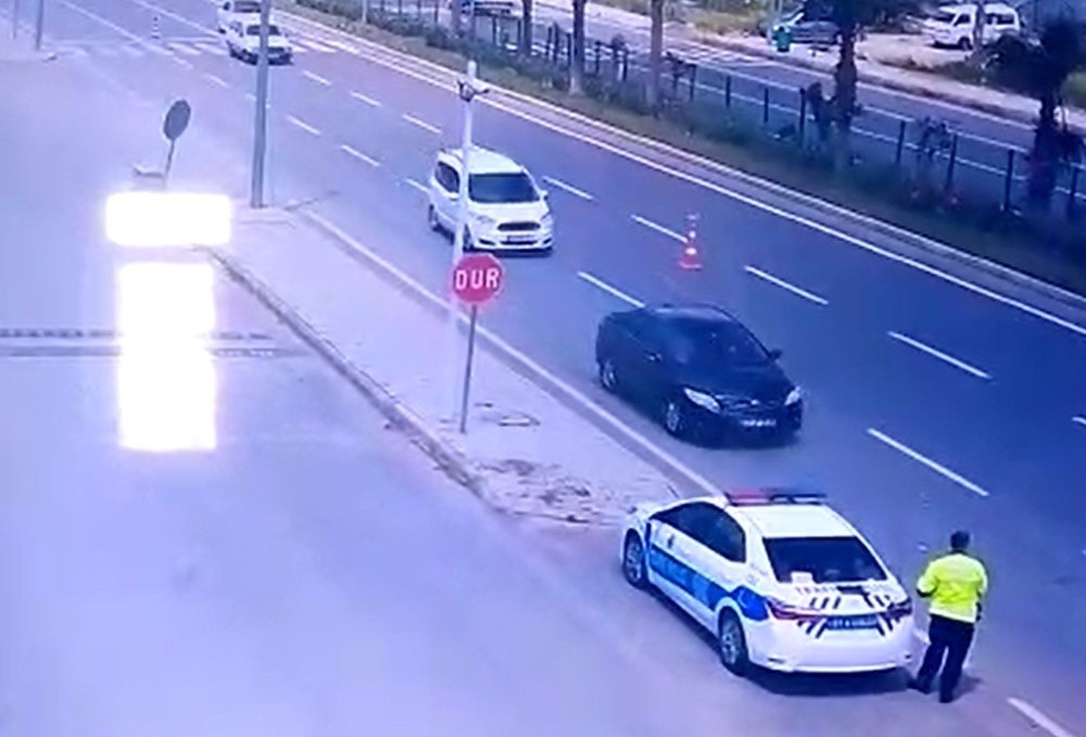 Polisin hayat kurtaran refleksi karşılıksız kalmadı 