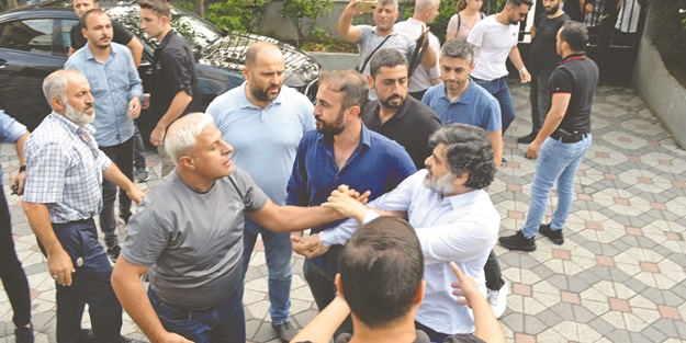 Polisin kestiği cezayı akit’te protesto ettiler