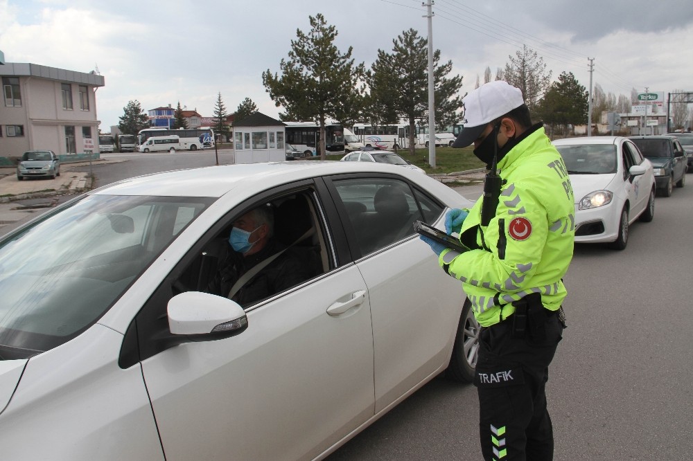 Polisin Korona virüs denetimleri sürüyor 