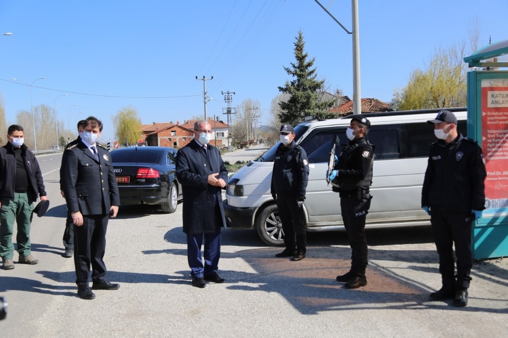 Polisin kuruluş yıl dönümünü uygulama noktasında kutladı 