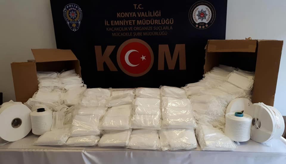 Polisin operasyonlarında binlerce maske ve el dezenfektanı ele geçirildi 