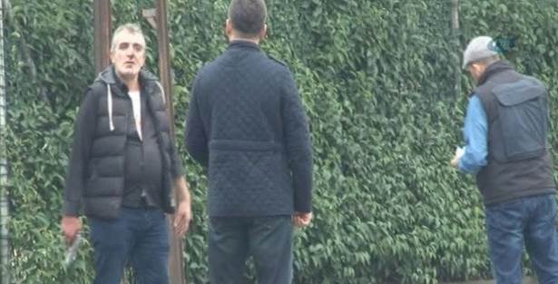 Polisin silahını alan vatandaş çevreye ateş açtı