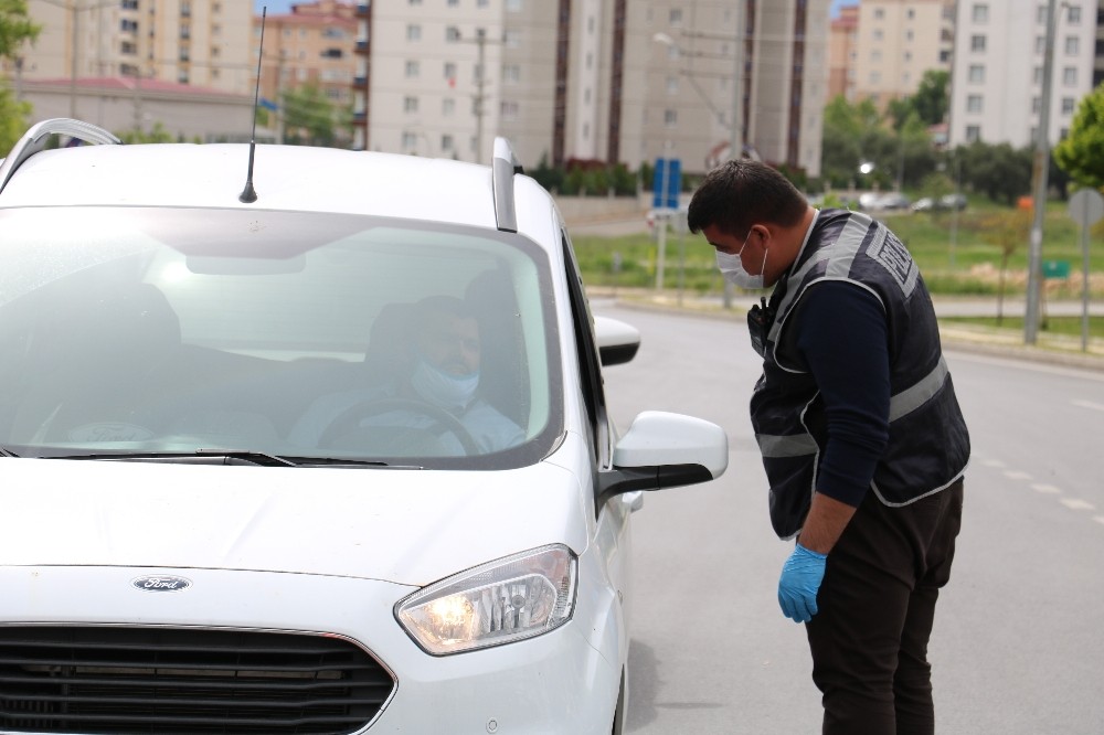 Polisin sokağa çıkma kısıtlama denetimi 