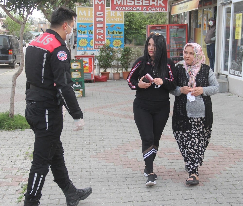 Polisin sosyal mesafe uyarısına vatandaştan alkış 