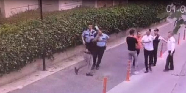 Polisin yanında satırla saldırdı!