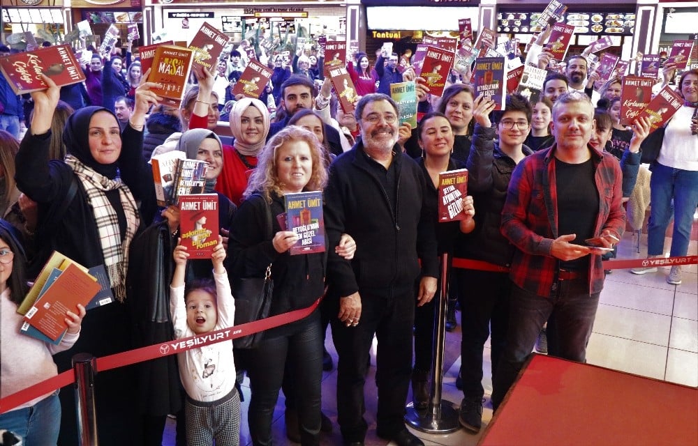 Polisiye romanların ünlü ismi Samsun’da okurlarıyla buluştu 