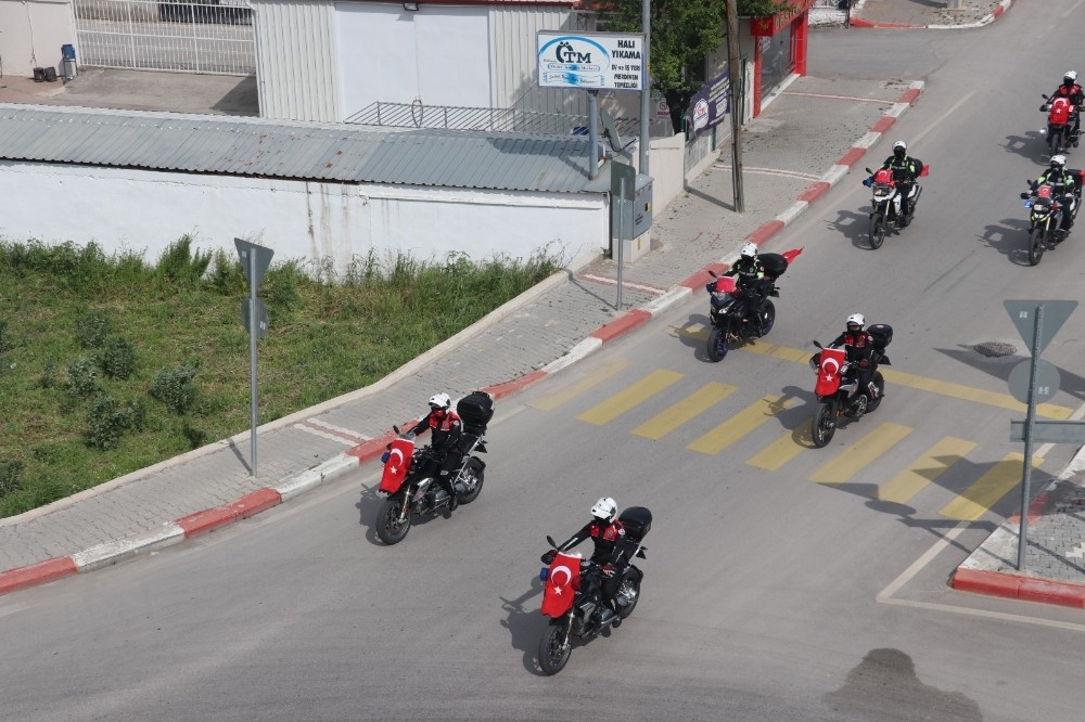 Polisler 23 Nisan’a sokak sokak yaşatttı 