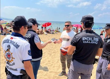 Polisler plajlara indi