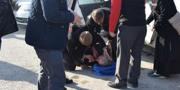 Polisler, sürücüsü kalp krizi geçiren otomobilin altında kalmaktan son anda kurtuldu