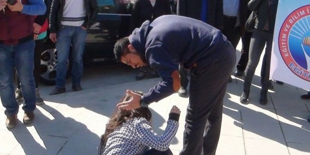 Polisler tiyatroyu gerçek sandı ve...