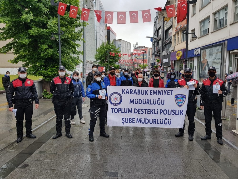 Polisler vatandaşları dolandırıcılara karşı uyardı 