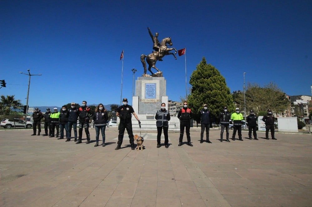 Polislerden evde kalanlara teşekkür klibi 