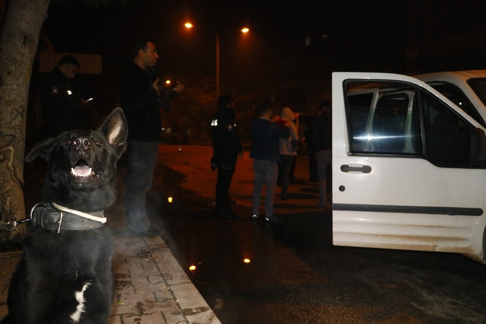 Polislerden narkotik uygulaması 