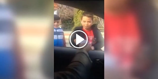 Polislere ehliyet soran çocuklar