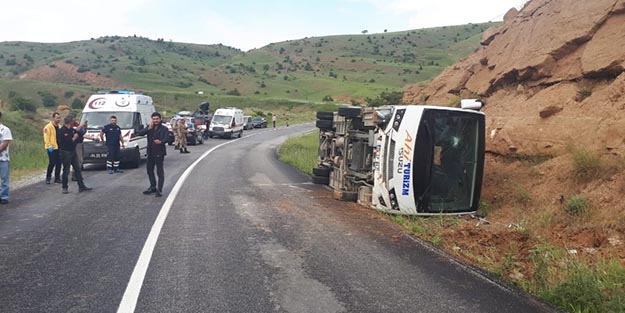 Polisleri taşıyan otobüs kaza yaptı! 11 yaralı