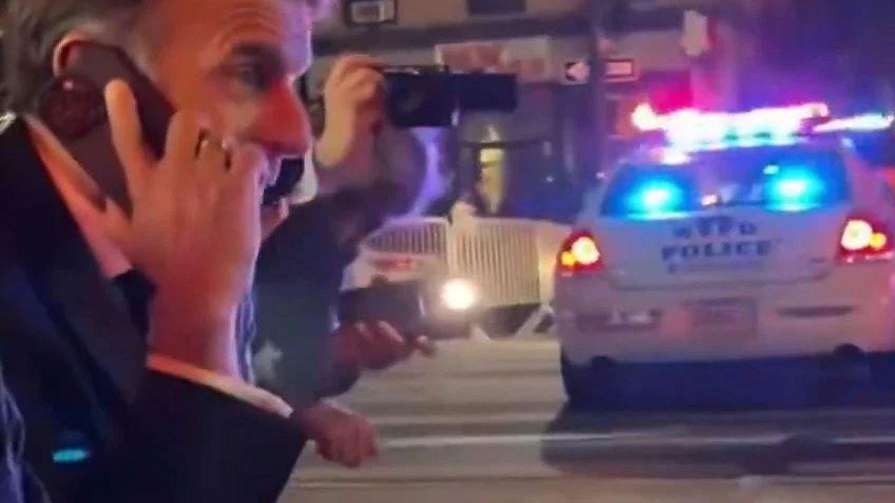 Polislerin durdurduğu Macron, Trump'ı arayarak kurtuldu!