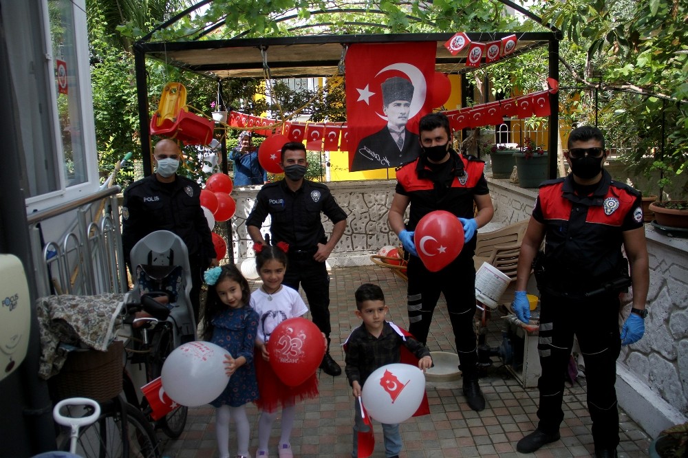 Polisliğe ilgi duyan miniğe sürpriz 