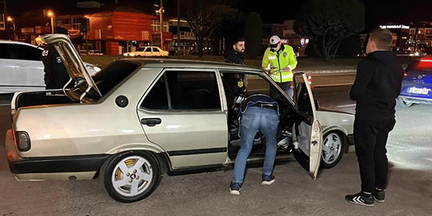 Polisten 10 noktada şok denetim: 981 araç sorgulandı