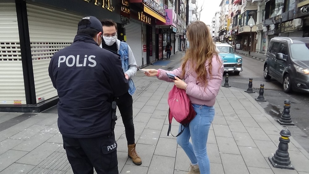 Polisten 20 yaş altı ve 65 yaş üstündekilere uygulama 