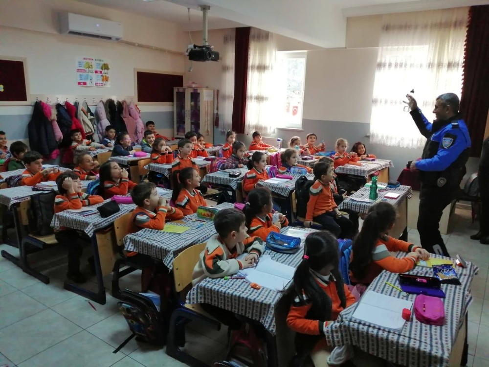 Polisten ana okulu öğrencilerine ders 
