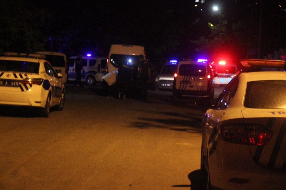 Polisten kaçan araçta bir kişi silahla vurulmuş halde bulundu 