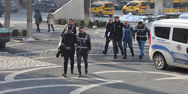 Polisten kaçan araçtan cephanelik çıktı
