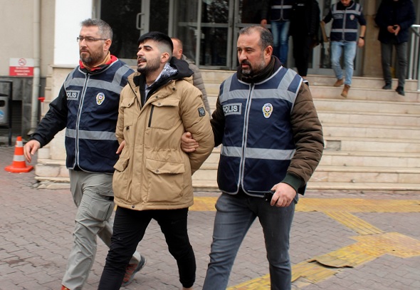 Polisten kaçan hırsız öyle bir yerde yakalandı ki!