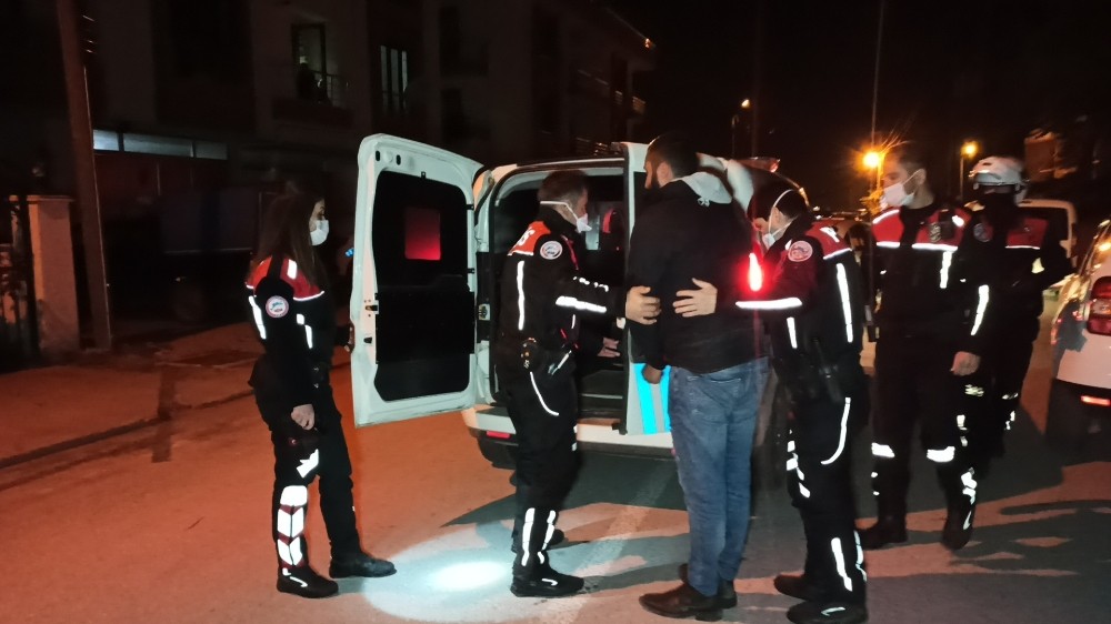 Polisten kaçan motosiklet sürücüsü ile polis arasından nefes kesen kovalamaca 