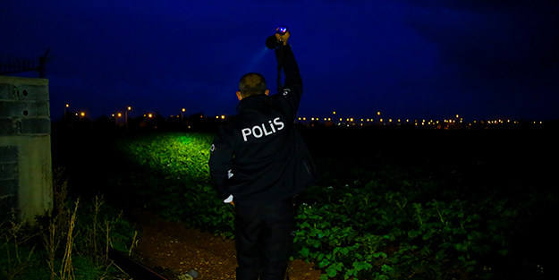 Polisten kaçan şahıslar patates tarlasında bulundu