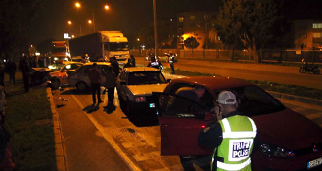 Polisten kaçan sürücü zincirleme kazaya neden oldu