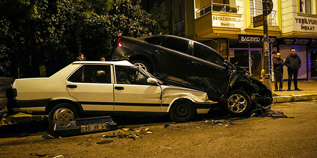 Polisten kaçarken 6 araca çarpıp takla attıktan sonra durabildiler