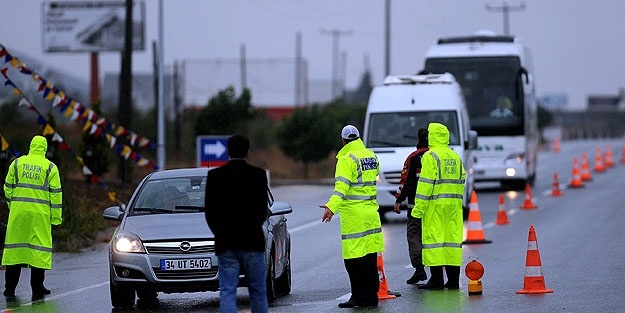 Polisten kaçtılar sivil polise yakalandılar