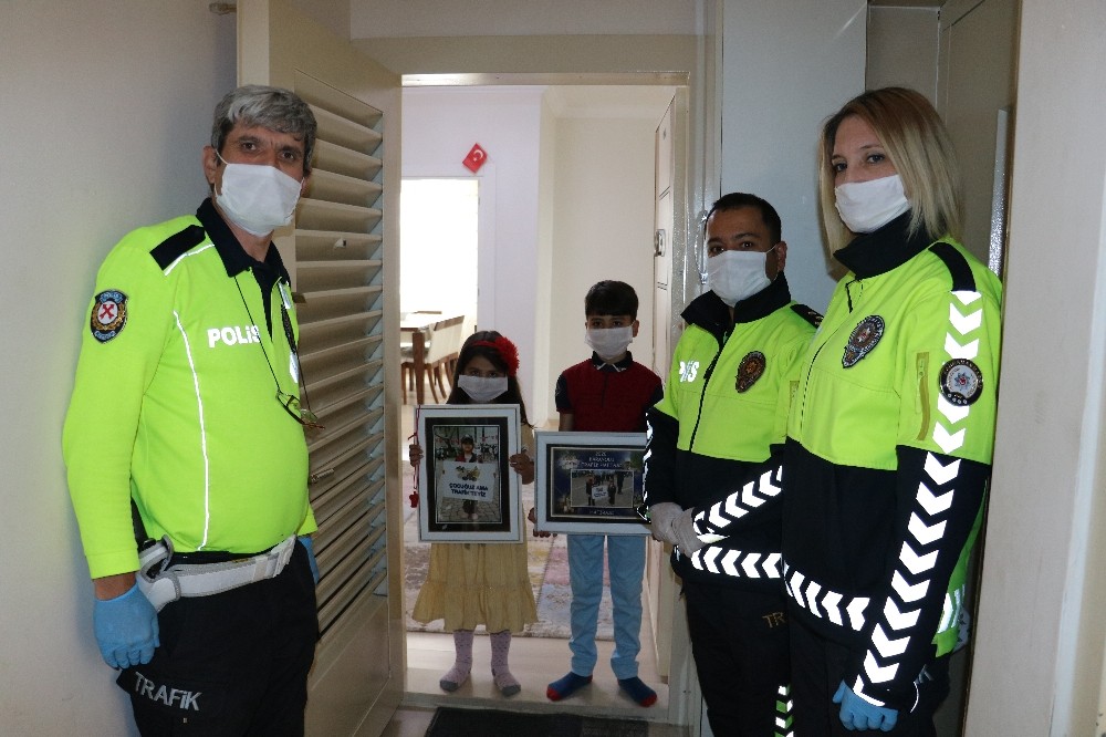 Polisten Ravza ve Kaan kardeşlere sürpriz 