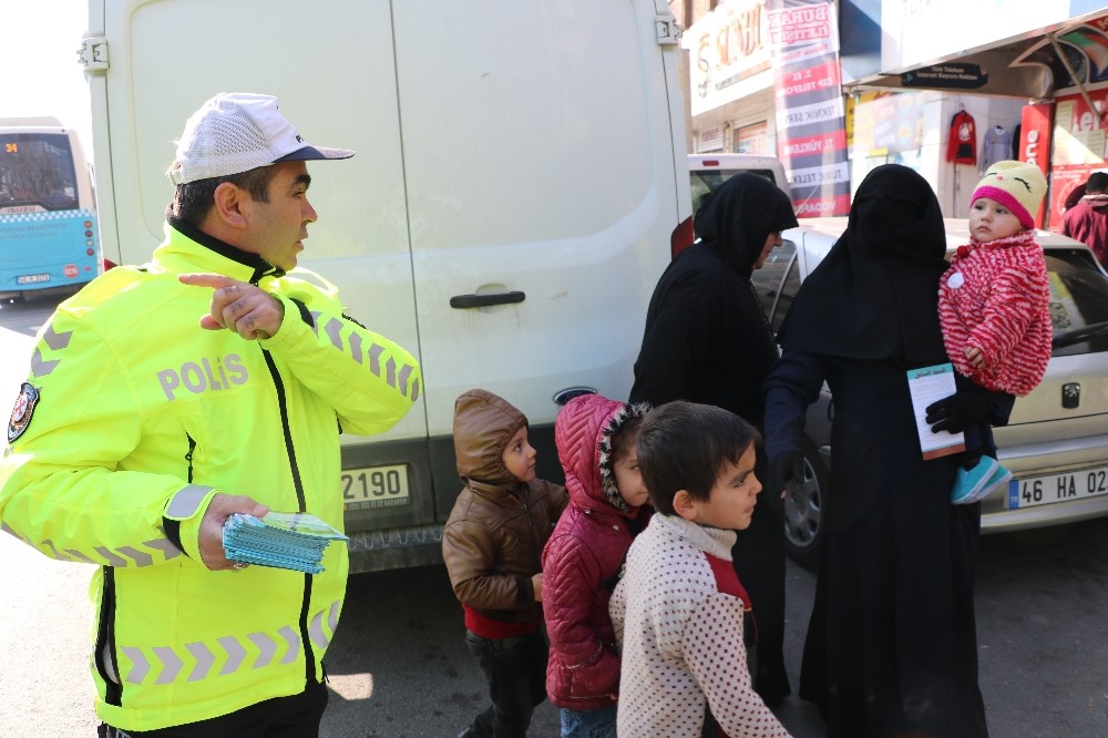Polisten Suriyelilere trafik eğitimi 