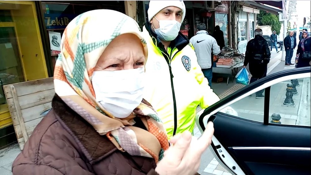 Polisten yaşlılara yardım eli 
