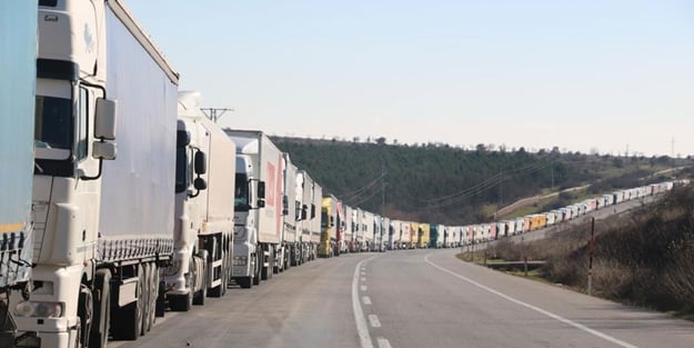 Polonya-Belarus sınırında 38 kilometre tır kuyruğu