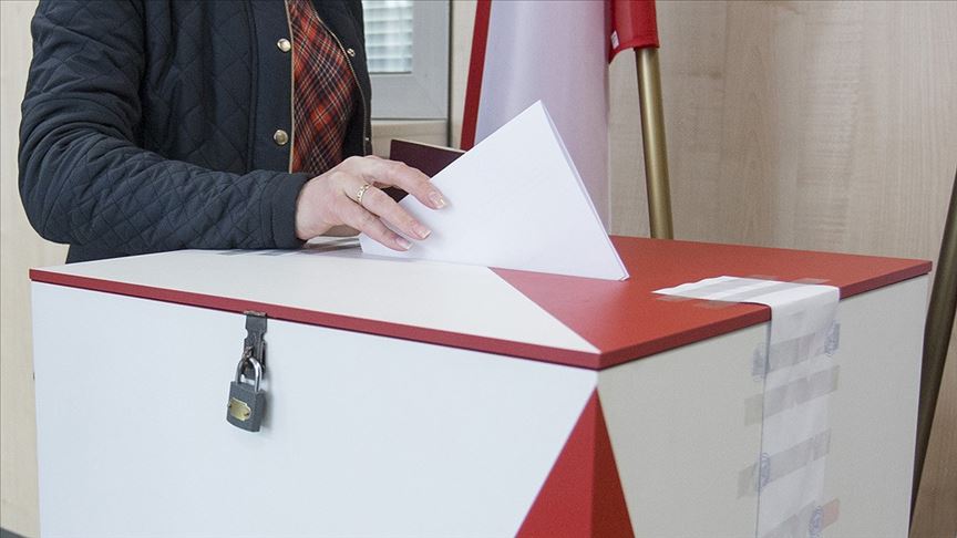 Polonya halkı sandık başında